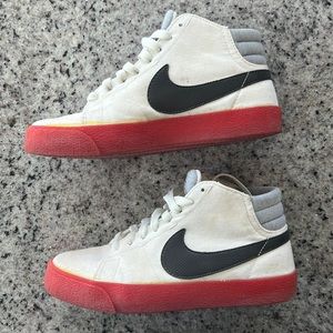 Nike size 7 tennis shoes